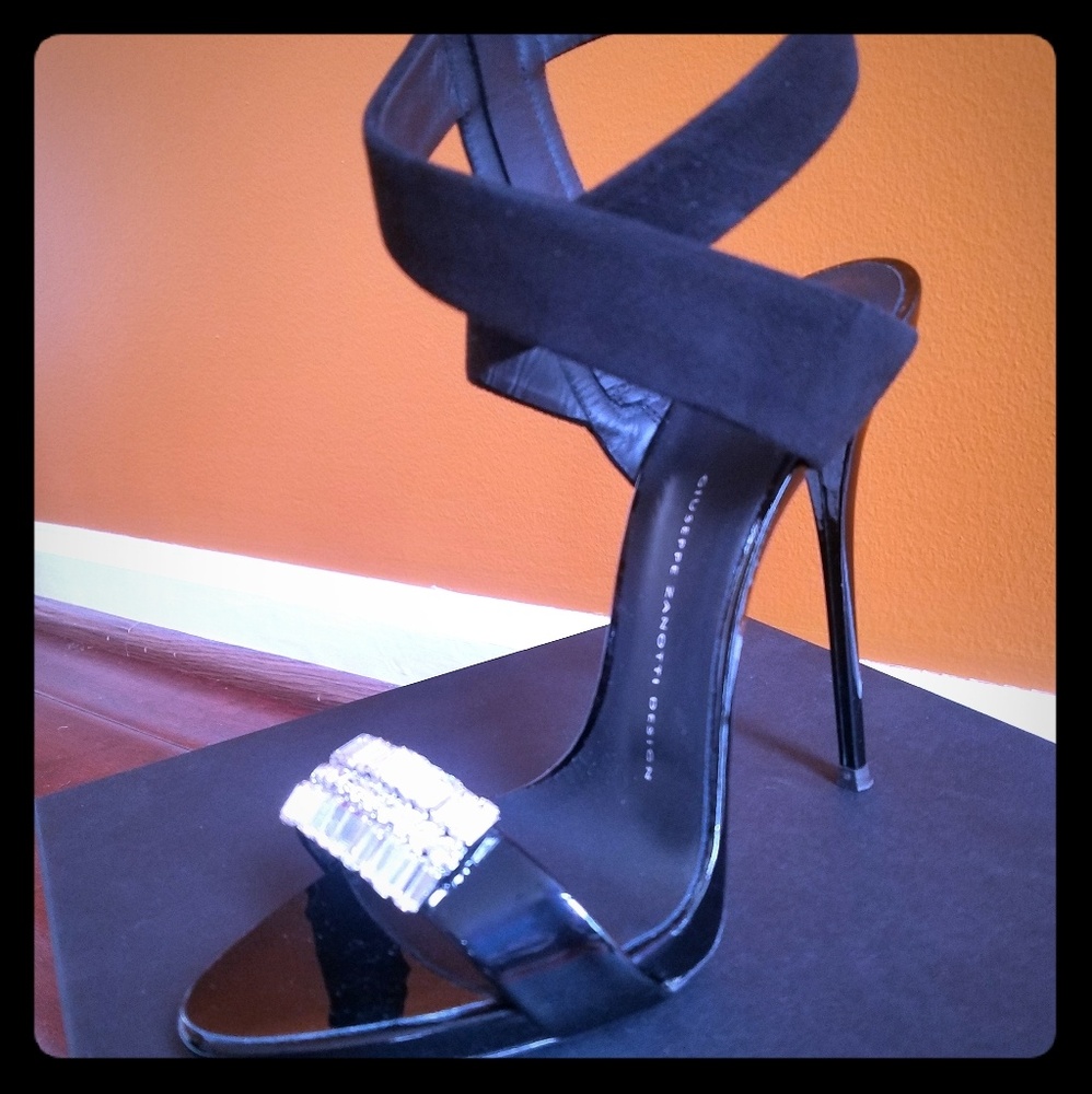 Black Giuseppe Zanotti crystal sandals. Size 9/39 - Picture 2 of 6